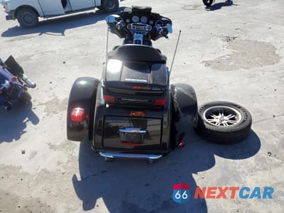 Zdjęcie 6 z 10 samochodu: 2011 HARLEY-DAVIDSON FLHTCUTG VIN:1HD1MAM17BB854037 - miniatura