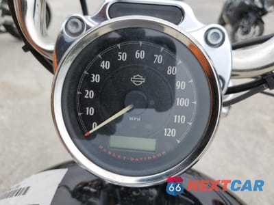 Zdjęcie 7 z 8 samochodu: 2014 HARLEY-DAVIDSON XL1200 C VIN:1HD1CT313EC414427 - miniatura
