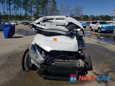 Piąte zdjęcie samochodu w środku: 2019 NISSAN KICKS S VIN:3N1CP5CU4KL517802 - miniatura