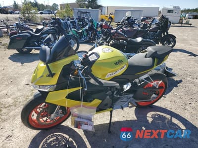 Trzecie zdjęcie samochodu z tyłu: 2022 APRILIA RS 660 VIN:ZD4KSUG0XNS000510 - miniatura