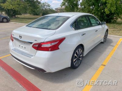 Czwarte zdjęcie samochodu z boku: 2016 NISSAN ALTIMA 2.5 VIN:1N4AL3AP3GC242644 - miniatura