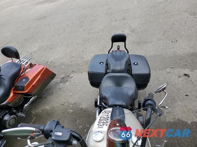 Piąte zdjęcie samochodu w środku: 2018 HARLEY-DAVIDSON FLHC HERITAGE CLASSIC VIN:1HD1YAJ17JC052878 - miniatura
