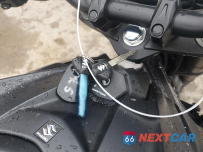 Zdjęcie 8 z 10 samochodu: 2018 SUZUKI GSX-S750 M VIN:JS1C533D0J2100405 - miniatura
