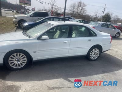 Czwarte zdjęcie samochodu z boku: 2004 VOLVO S80 VIN:YV1TS92D441343741 - miniatura