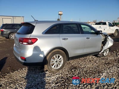 Trzecie zdjęcie samochodu z tyłu: 2019 KIA SORENTO L VIN:5XYPG4A39KG451628 - miniatura