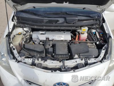 Zdjęcie 13 z 14 samochodu: 2013 TOYOTA PRIUS V VIN:JTDZN3EUXD3262120 - miniatura