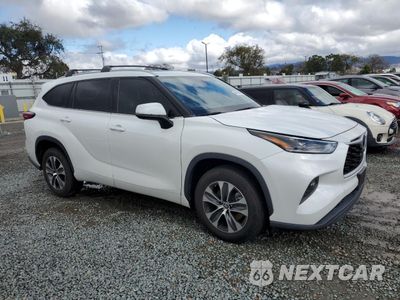 Czwarte zdjęcie samochodu z boku: 2022 TOYOTA HIGHLANDER XLE VIN:5TDHZRAH9NS092425 - miniatura