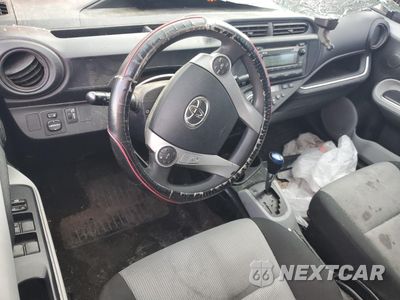 Zdjęcie 8 z 13 samochodu: 2014 TOYOTA PRIUS C VIN:JTDKDTB34E1083858 - miniatura