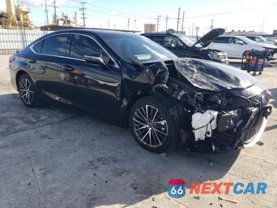 Czwarte zdjęcie samochodu z boku: 2025 LEXUS ES 300H BASE VIN:58ADA1C10SU059140 - miniatura