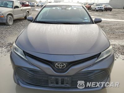 Piąte zdjęcie samochodu w środku: 2019 TOYOTA CAMRY L VIN:4T1B11HK6KU753881 - miniatura