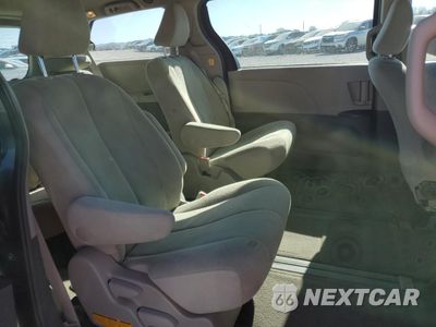 Zdjęcie 11 z 14 samochodu: 2012 TOYOTA SIENNA VIN:5TDZK3DC6CS270651 - miniatura