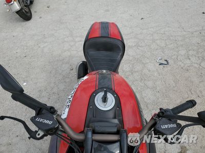 Piąte zdjęcie samochodu w środku: 2015 DUCATI DIAVEL VIN:ZDM13BSW5FB026314 - miniatura