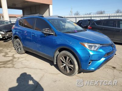 Czwarte zdjęcie samochodu z boku: 2017 TOYOTA RAV4 XLE VIN:JTMRFREV8HD212244 - miniatura