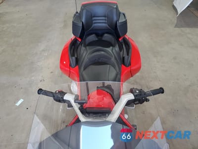Piąte zdjęcie samochodu w środku: 2012 CAN-AM SPYDER ROADSTER RTS VIN:2BXJBHC15CV001244 - miniatura