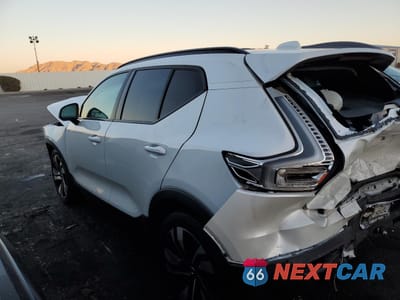 Drugie zdjęcie samochodu z przodu: 2024 VOLVO XC40 PLUS VIN:YV4L12UL0R2272976 - miniatura