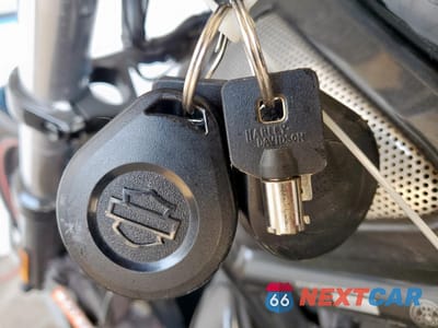 Zdjęcie 8 z 10 samochodu: 2009 HARLEY-DAVIDSON VRSCDX VIN:1HD1HHH109K807580 - miniatura