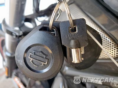 Zdjęcie 8 z 10 samochodu: 2009 HARLEY-DAVIDSON VRSCDX VIN:1HD1HHH109K807580 - miniatura