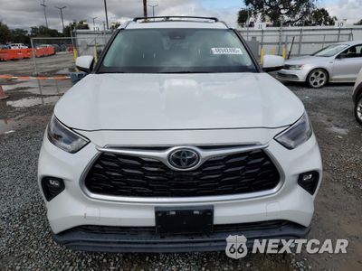 Piąte zdjęcie samochodu w środku: 2022 TOYOTA HIGHLANDER XLE VIN:5TDHZRAH9NS092425 - miniatura