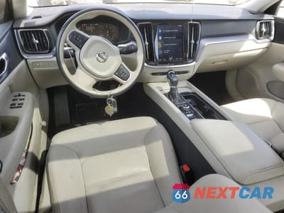 Zdjęcie 8 z 13 samochodu: 2020 VOLVO S60 T6 MOMENTUM VIN:7JRA22TK8LG045384 - miniatura