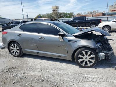 Czwarte zdjęcie samochodu z boku: 2013 KIA OPTIMA SX VIN:5XXGR4A6XDG103199 - miniatura