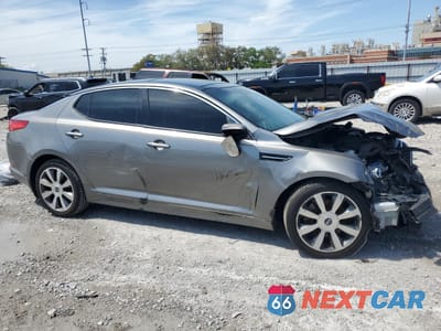 Czwarte zdjęcie samochodu z boku: 2013 KIA OPTIMA SX VIN:5XXGR4A6XDG103199 - miniatura