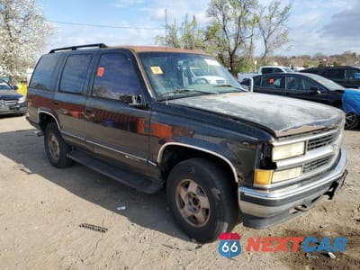 Czwarte zdjęcie samochodu z boku: 1995 CHEVROLET TAHOE K1500 VIN:1GNEK13K8SJ420709 - miniatura