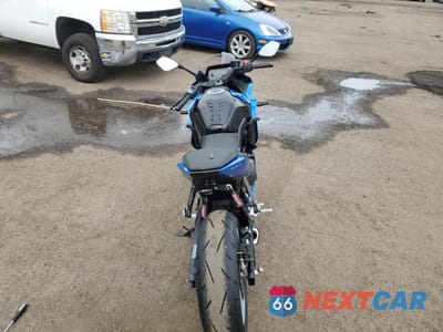 Zdjęcie 6 z 10 samochodu: 2024 SUZUKI GSX800 F VIN:JS1EM13B3R7101304 - miniatura