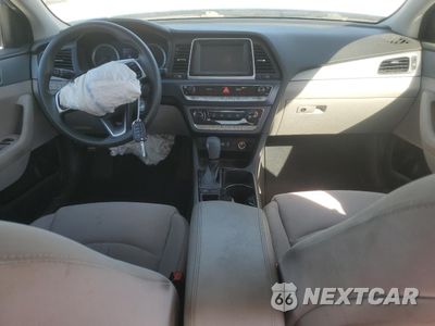 Zdjęcie 8 z 14 samochodu: 2019 HYUNDAI SONATA SE VIN:5NPE24AF8KH755400 - miniatura