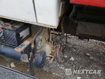 Zdjęcie 9 z 10 samochodu: 2004 INTERNATIONAL 4300 REFUSE TRUCK VIN:1HTMMAAL84H601574 - miniatura