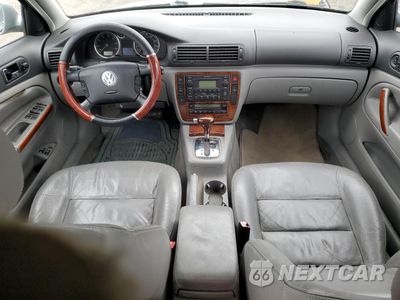 Zdjęcie 8 z 12 samochodu: 2004 VOLKSWAGEN PASSAT GLX 4MOTION VIN:WVWTH63B14P197862 - miniatura