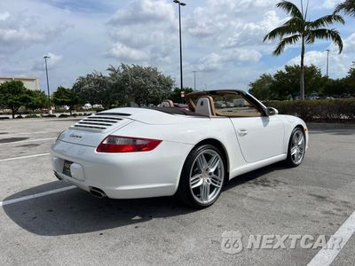 Czwarte zdjęcie samochodu z boku: 2007 PORSCHE 911 NEW GENERATION CARRERA CABRIOLET VIN:WP0CA29937S765208 - miniatura
