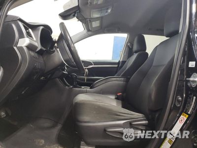 Zdjęcie 7 z 14 samochodu: 2019 TOYOTA HIGHLANDER LE VIN:5TDBZRFH2KS738043 - miniatura