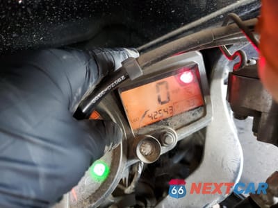 Zdjęcie 7 z 9 samochodu: 2005 SUZUKI GSX-R600 K VIN:JS1GN7CA252115993 - miniatura