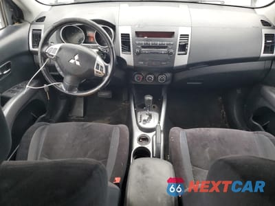 Zdjęcie 8 z 15 samochodu: 2010 MITSUBISHI OUTLANDER ES VIN:JA4AS2AW8AZ004110 - miniatura