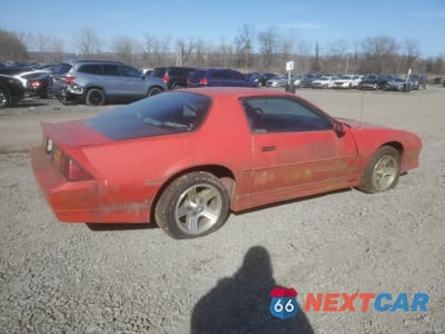 Trzecie zdjęcie samochodu z tyłu: 1990 CHEVROLET CAMARO IROC-Z VIN:1G1FP2386LL124840 - miniatura