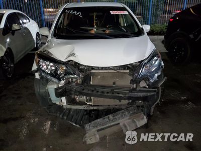 Piąte zdjęcie samochodu w środku: 2017 NISSAN VERSA NOTE S VIN:3N1CE2CP2HL376977 - miniatura