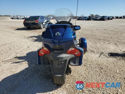 Czwarte zdjęcie samochodu z boku: 2010 CAN-AM SPYDER ROADSTER RTS VIN:2BXJBGC16AV000496 - miniatura