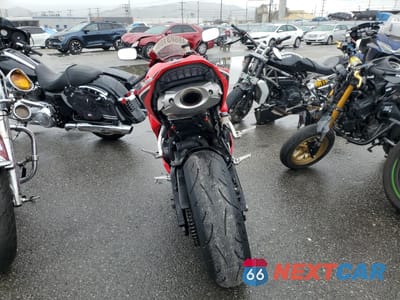 Czwarte zdjęcie samochodu z boku: 2018 HONDA CBR600 RR VIN:JH2PC40HXJK400051 - miniatura