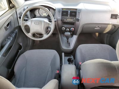 Zdjęcie 8 z 13 samochodu: 2006 HYUNDAI TUCSON GL VIN:KM8JM12B26U252438 - miniatura