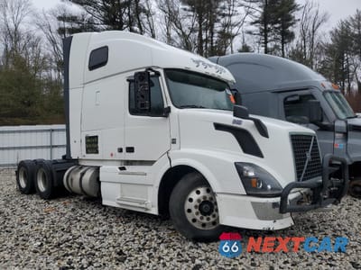 2015 VOLVO VNL SEMI TRUCK 4V4NC9EH8FN920233 - główne zdjęcie licytacji z USA - miniatura