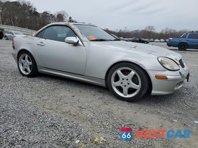 Czwarte zdjęcie samochodu z boku: 2002 MERCEDES-BENZ SLK 320 VIN:WDBKK65F42F250018 - miniatura