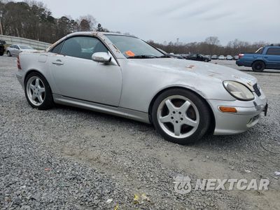 Czwarte zdjęcie samochodu z boku: 2002 MERCEDES-BENZ SLK 320 VIN:WDBKK65F42F250018 - miniatura