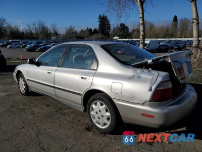 Drugie zdjęcie samochodu z przodu: 1996 HONDA ACCORD LX VIN:1HGCD5631TA270435 - miniatura