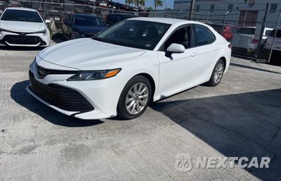 Drugie zdjęcie samochodu z przodu: 2019 TOYOTA CAMRY L VIN:4T1B11HK1KU780776 - miniatura