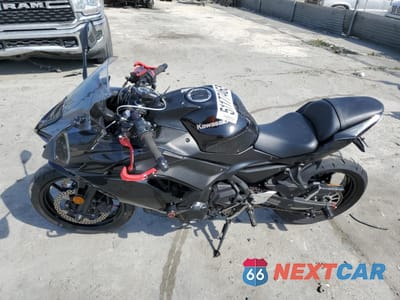 Trzecie zdjęcie samochodu z tyłu: 2025 KAWASAKI EX650 R VIN:ML5EXER19SDAD6834 - miniatura