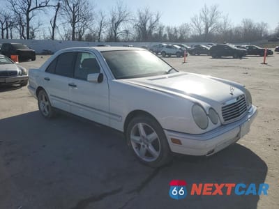 Czwarte zdjęcie samochodu z boku: 1999 MERCEDES-BENZ E 320 VIN:WDBJF65H1XA795972 - miniatura