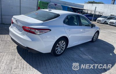Czwarte zdjęcie samochodu z boku: 2019 TOYOTA CAMRY L VIN:4T1B11HK1KU780776 - miniatura