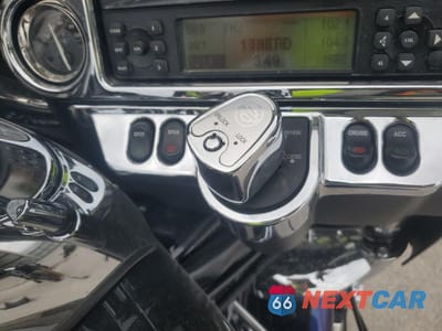 Zdjęcie 8 z 9 samochodu: 2010 HARLEY-DAVIDSON FLHTK VIN:1HD1KEM1XAB630448 - miniatura