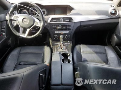 Zdjęcie 8 z 12 samochodu: 2013 MERCEDES-BENZ C 250 VIN:WDDGF4HB3DR261057 - miniatura