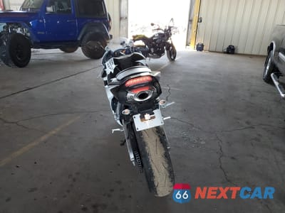 Czwarte zdjęcie samochodu z boku: 2016 HONDA CBR600 RR VIN:JH2PC40JXGK200833 - miniatura